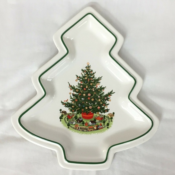 Pfaltzgraff Other - Pfaltzgraff Heritage Christmas Tree Plate 10.5"